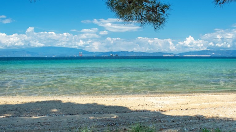 H βραβευμένη με Γαλάζια Σημαία παραλία στο Δασύλλιο Πρίνου