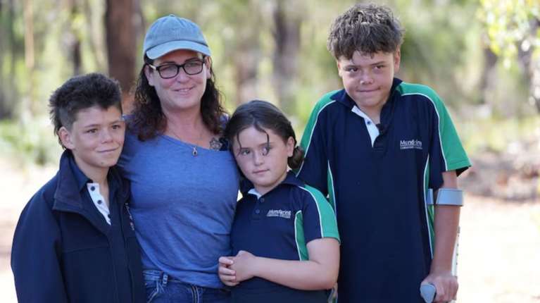 Πάλεψε με τα κύματα στην Αυστραλία: Ηρωας 13χρονος κολύμπησε 4 ώρες για να σώσει τη μητέρα και τα αδέλφια του