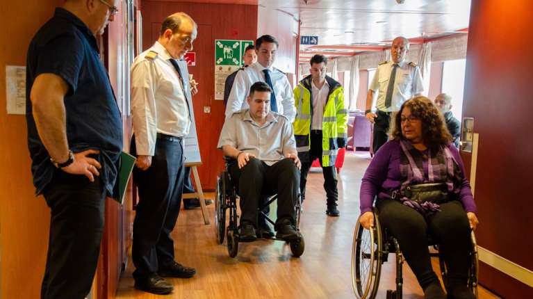 Πρόγραμμα Εκπαίδευσης ΙΝ - ΕΣΑμεΑ &quot;Εξυπηρέτηση-Παροχή Συνδρομής σε Επιβάτες με Αναπηρία, Χρόνιες Παθήσεις και Μειωμένη Κινητικότητα&quot;