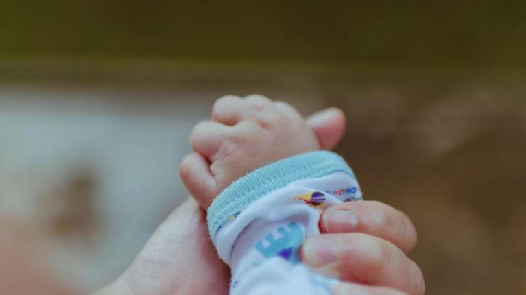 Μητέρα του 2,5 μηνών βρέφους από την Πάτρα: &quot;Όταν το πήγαμε στο νοσοκομείο ήταν κλινικά νεκρό&quot;