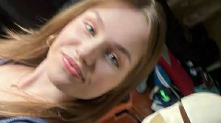 Εξαφάνιση της Λόρα: Μυστήριο με τον νεαρό άνδρα με τα μακριά μαλλιά που καθόταν δίπλα της στην πτήση για Γερμανία