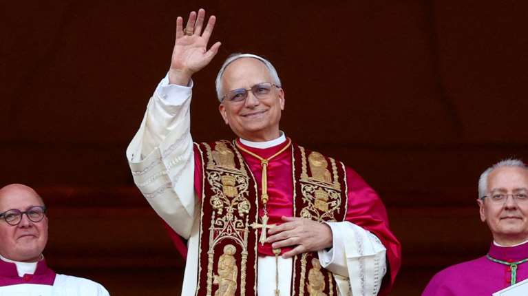 Γιατί οι σκληροί τραμπικοί του MAGA δεν... χωνεύουν τον Πάπα Λέοντα ΙΔ': Οι  αναρτήσεις για Βανς και δολοφονία Φλόιντ