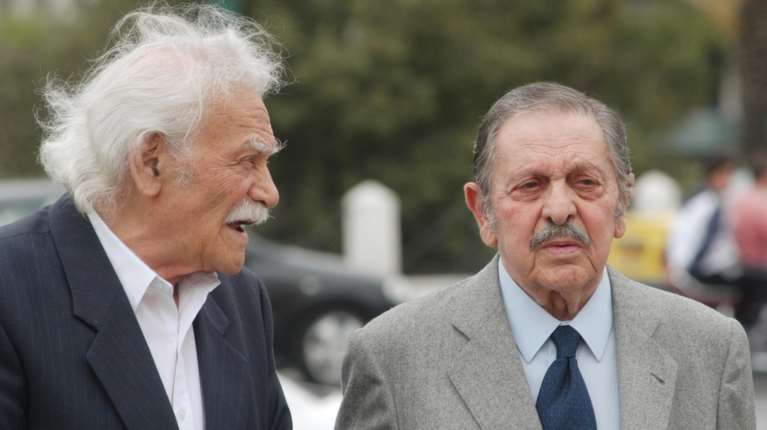 Σαν σήμερα Γλέζος και Σάντας κατέβασαν τη σημαία των ναζί από την Ακρόπολη - Το σχόλιο του Νίκου Δένδια