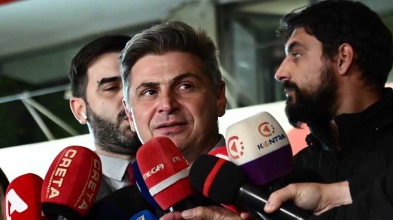 Νίκος Φαραντούρης