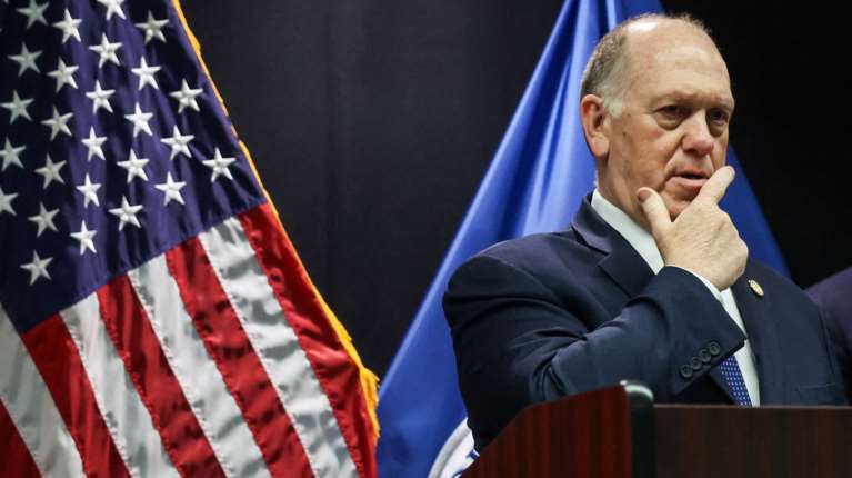 Δεν κάνει πίσω ο Τραμπ στη Μινεάπολη: Ο "τσάρος των συνόρων" θα επιβάλει τη σκληρή μεταναστευτική πολιτική