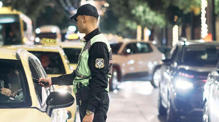 Χριστούγεννα με συνετούς οδηγούς - Μόλις 8 θετικά αποτελέσματα σε 2.000 αλκοτέστ στο κέντρο της Αθήνας
