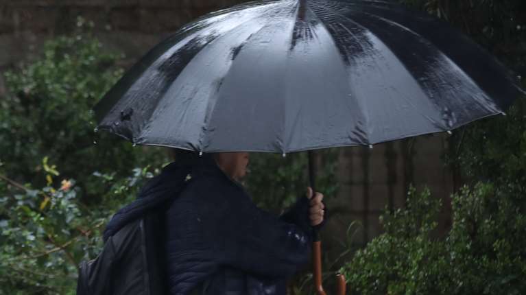 Τσατραφύλλιας: Τρία βαρομετρικά χαμηλά μέχρι την Κυριακή - "Να ψήσετε το μεσημέρι της Τσικνοπέμπτης..."