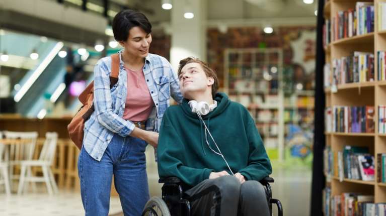 Προσωπικός Βοηθός: 500 επιπλέον άτομα με αναπηρία εντάσσονται άμεσα στο πρόγραμμα