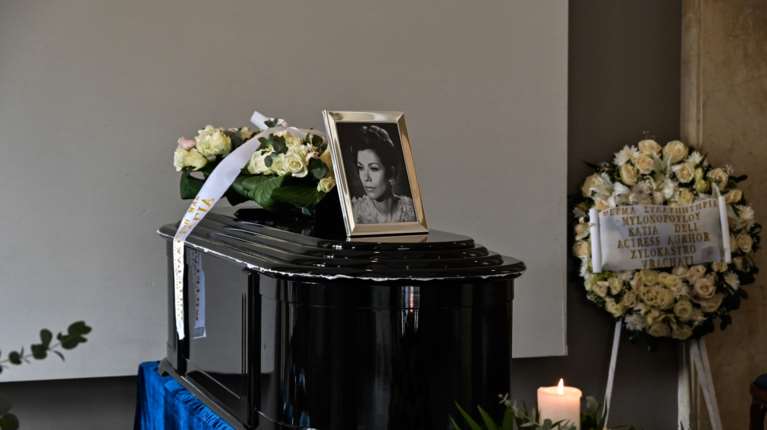 Μέλπω Ζαρόκωστα: Συγκίνηση στο "αντίο" στην τελευταία αριστοκράτισσα του ελληνικού κινηματογράφου [εικόνες]