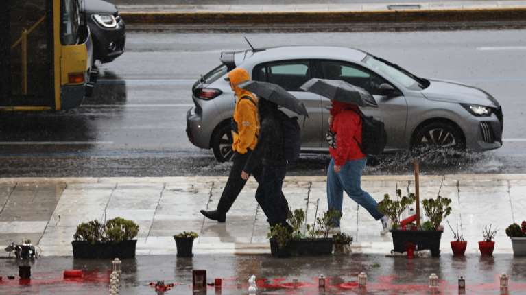 Νέο έκτακτο δελτίο καιρού: Πορτοκαλί προειδοποίηση για ισχυρές βροχές, καταιγίδες και δυνατούς ανέμους από το απόγευμα