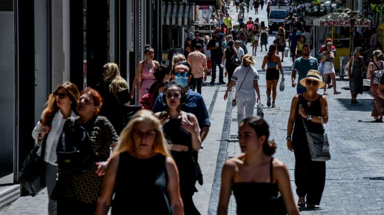 Αγίου Πνεύματος: Πώς λειτουργούν σήμερα σούπερ μάρκετ και καταστήματα - Για ποιους είναι αργία