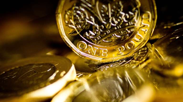 Γιατί εκτοξεύτηκε η αξία της χρυσής λίρας: Τριπλασιάστηκε σε 5 χρόνια, είναι ίση με έναν καθαρό μέσο μισθό