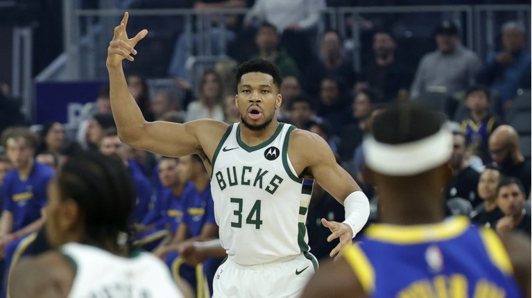 ΓΙΑΝΝΗΣ ΑΝΤΕΤΟΚΟΥΝΜΠΟ