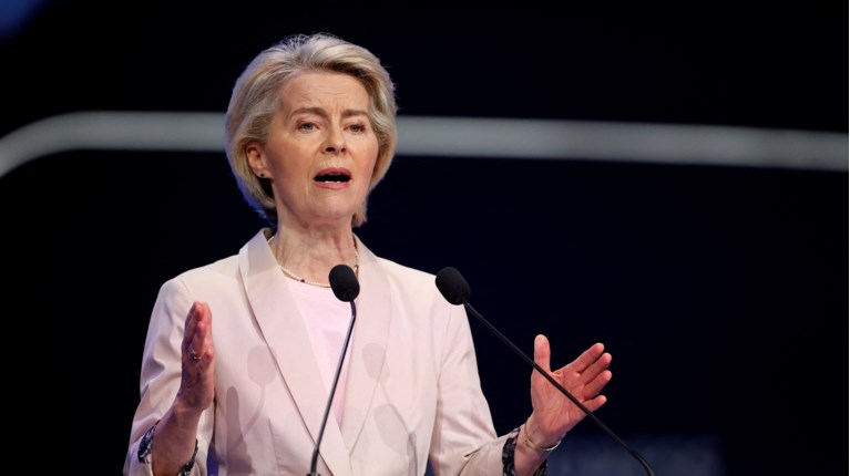 ΟΥΡΣΟΥΛΑ ΦΟΝ ΝΤΕΡ ΛΑΪΕΝ