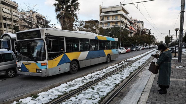 χιονια λεωφορειο