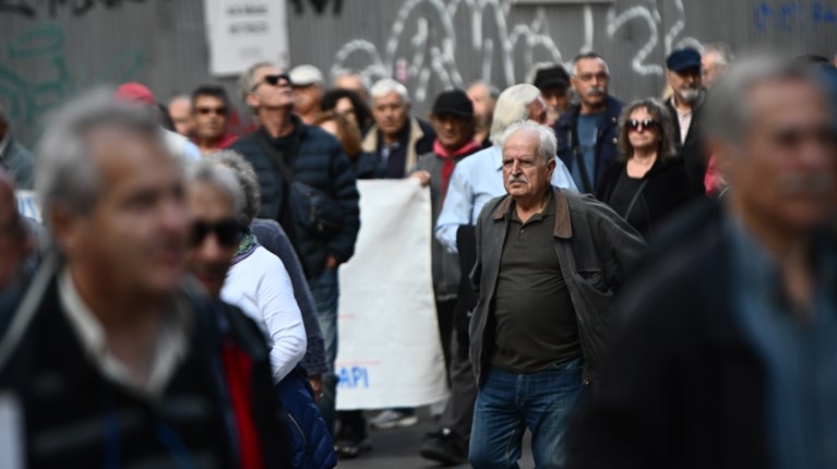 συνταξιουχοι