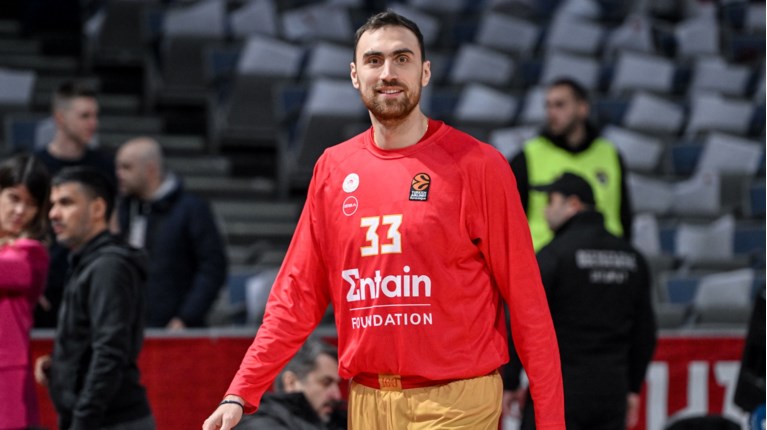 Νίκολα Μιλουτίνοφ