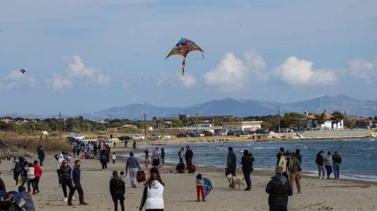 Καθαρά Δευτέρα: Τι να προσέξουμε όταν πετάμε χαρταετό - Οδηγίες για την αποφυγή ατυχημάτων