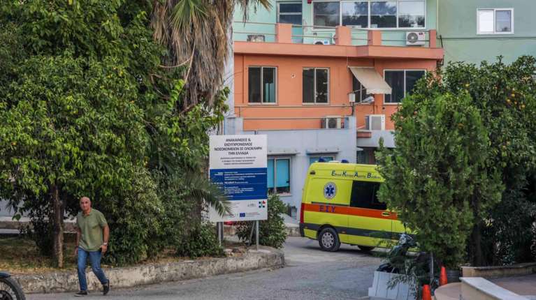 Αχαΐα: Από ανακοπή ο θάνατος του 3χρονου - Επεσαν με τον θείο του αγκαλιά από τη μάντρα 2 μέτρων