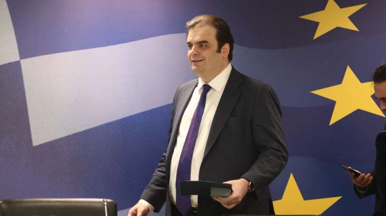 Bloomberg: Ευκαιρία ευρωπαϊκής αποκατάστασης της Ελλάδας μια εκλογή Πιερρακάκη στο τιμόνι του Eurogroup