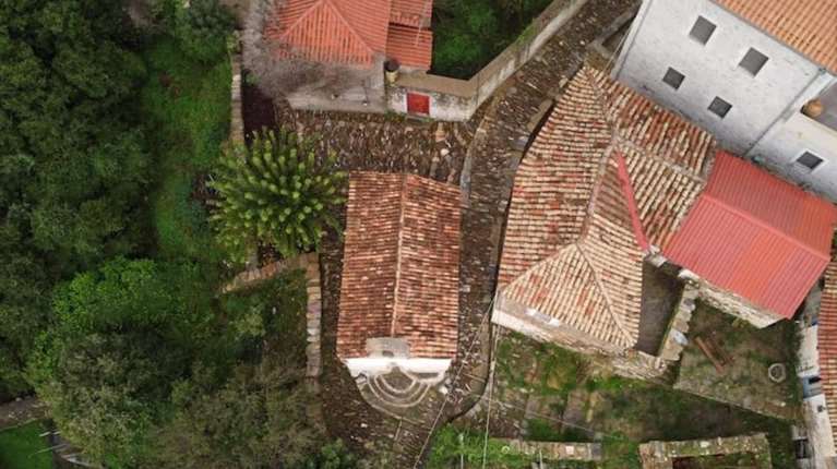 Όταν ένα καλντερίμι στη Μάνη γίνεται μανιφέστο σύγχρονης αρχιτεκτονικής