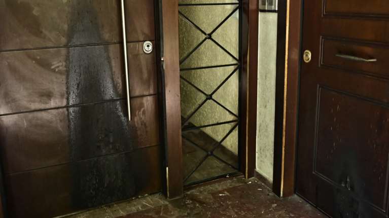 Εμπρηστικός μηχανισμός και στο σπίτι της προέδρου της Επιτροπής Ανταγωνισμού μετά του πρώην προέδρου του ΕΟΔΑΣΑΑΜ