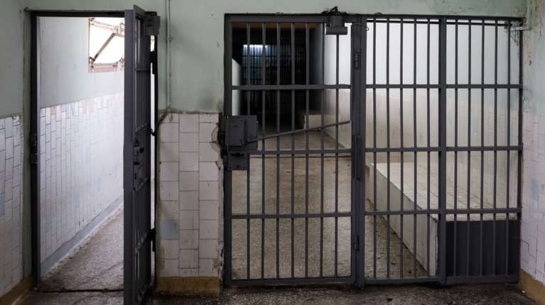 Η Greek Mafia λύνει λογαριασμούς και πίσω από τα σίδερα - Ποιος είναι ο "Δήμος" που μαχαιρώθηκε στις Φυλακές Μαλανδρίνου