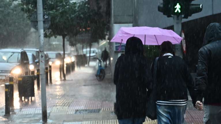 Σε εξέλιξη τα ακραία καιρικά φαινόμενα: Οι 5 περιοχές που βρίσκονται στο κόκκινο και η πρόγνωση για την Αττική