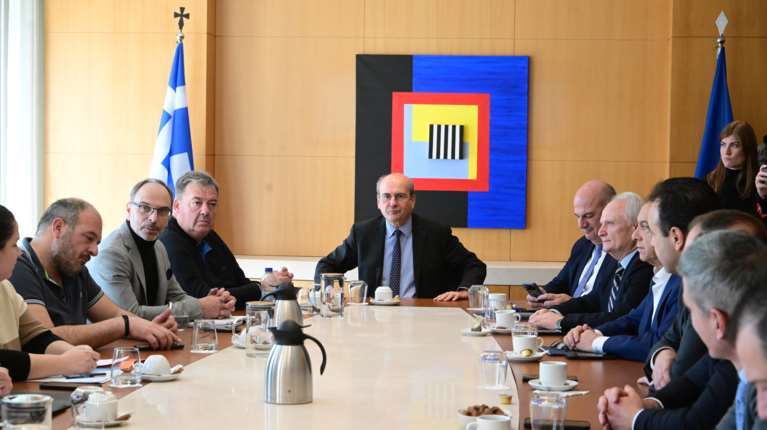 Αγρότες: Ολοκληρώθηκε η συνάντηση με Χατζηδάκη και Τσιάρα - "Θα μεταφέρουμε στα μπλόκα όσα μας είπαν"