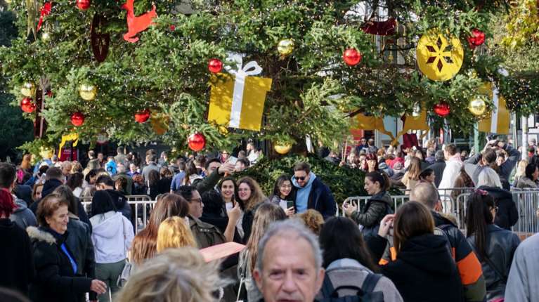 Χάρτης πληρωμών και ελαφρύνσεων για το 2026: Αυξήσεις σε μισθούς-συντάξεις -Τι ισχύει για αγρότες, ενοικιαστές, ιδιοκτήτες