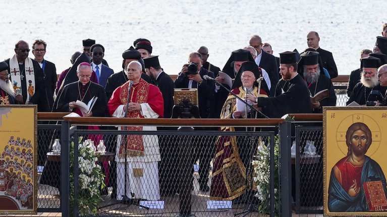 Ιστορική συνάντηση Πατριάρχη και Πάπα στη Νίκαια Βιθυνίας - Κοινό προσκύνημα, απήγγειλαν μαζί το &quot;Πιστεύω&quot; [βίντεο]