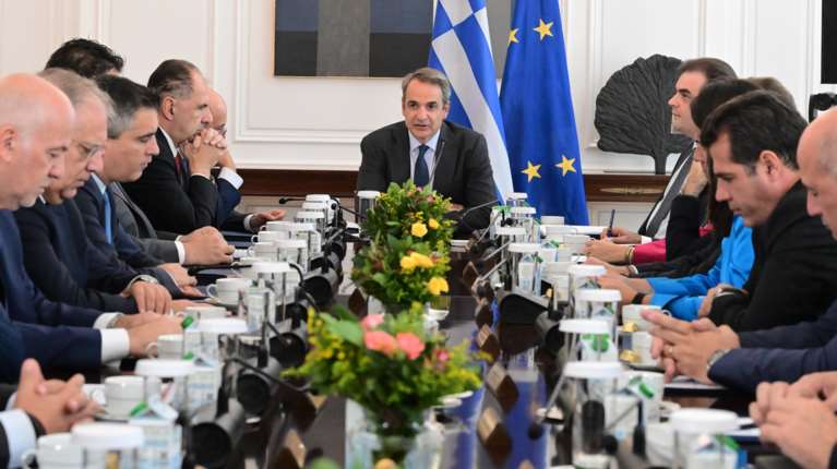 Στο τραπέζι η παραίτηση του CEO των ΕΛΤΑ - Πυρετός συσκέψεων στο Μαξίμου - Ανακοινώσεις το μεσημέρι