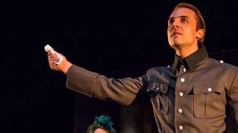 Γαλλία: Δραματική έκκληση για ευθανασία από 42χρονο ηθοποιό - "Οι γιατροί δεν έχουν πια τίποτα να μου προσφέρουν"