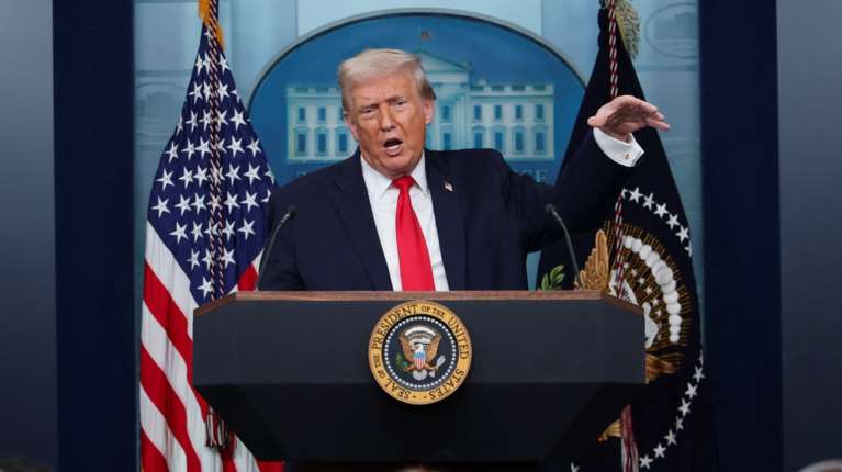 Η Ευρώπη απέναντι στον Τραμπ - Οι δύσκολες ισορροπίες που πρέπει να κρατήσει η Ελλάδα