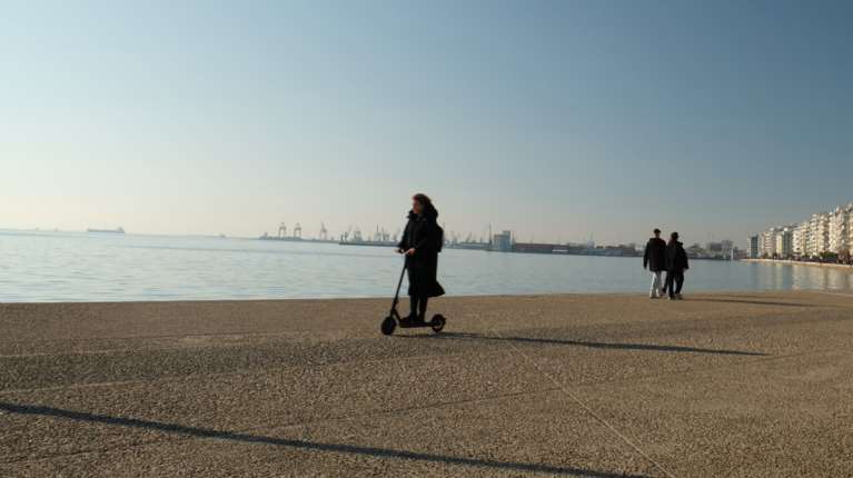 Τσατραφύλλιας: Υποτροπικός αεροχείμαρρος φέρνει την άνοιξη μέσα στο χειμώνα