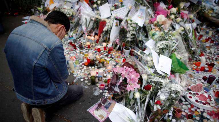 Γαλλία: 10 χρόνια από την τζιχαντιστική επίθεση στο Μπατακλάν – Εκδηλώσεις μνήμης στο Παρίσι