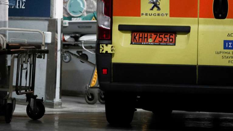 Ζωγράφου: Χαροπαλεύει τεχνικός που εγκλωβίστηκε σε ασανσέρ σε σούπερ μάρκετ [βίντεο]