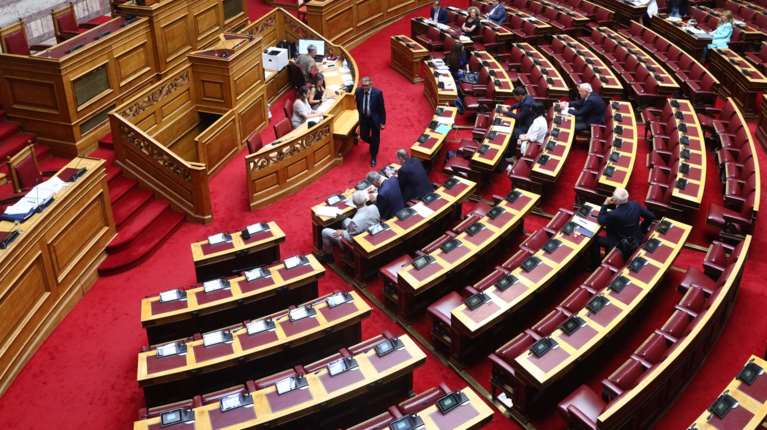 Εδωσαν επίδομα επικινδυνότητας στους υπαλλήλους της Βουλής - Εξαλλοι οι πυροσβέστες