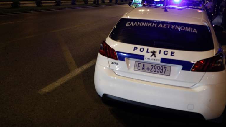 Σοκ στη Σαλαμίνα: Ληστεία με 75χρονη νεκρή - Μπήκαν στο σπίτι της και τη χτύπησαν στο κεφάλι