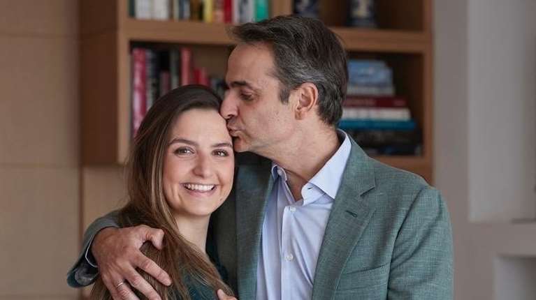 &quot;Έλεος με τα fake news&quot;: Η κόρη του Κ. Μητσοτάκη Σοφία απαντά για τα εισιτήρια, το ποπ κορν και την coca cola στη Βοστώνη