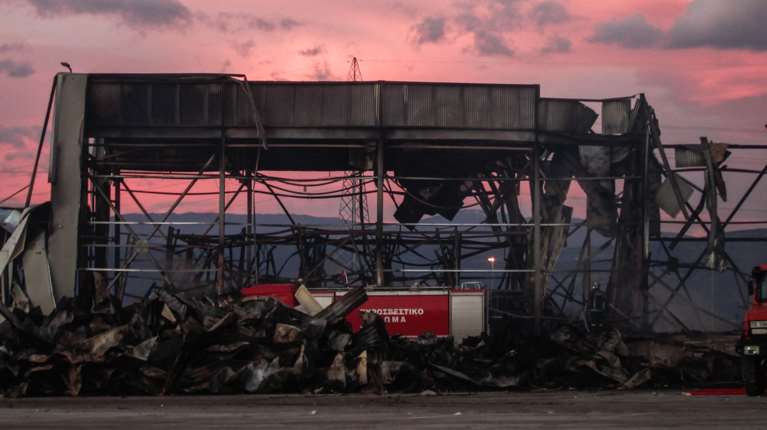 Πώς έγινε η έκρηξη στη Βιολάντα: Τρύπιοι σωλήνες μέσα σε τσιμέντο γέμισαν αέριο το υπόγειο -"Πότισαν" το υπέδαφος