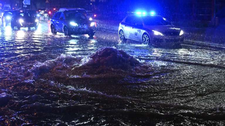 Byron: Η χειρότερη κακοκαιρία στην Αττική για το 2025 - Ιστορικές ποσότητες νερού - Πού θα χτυπήσει τις επόμενες ώρες