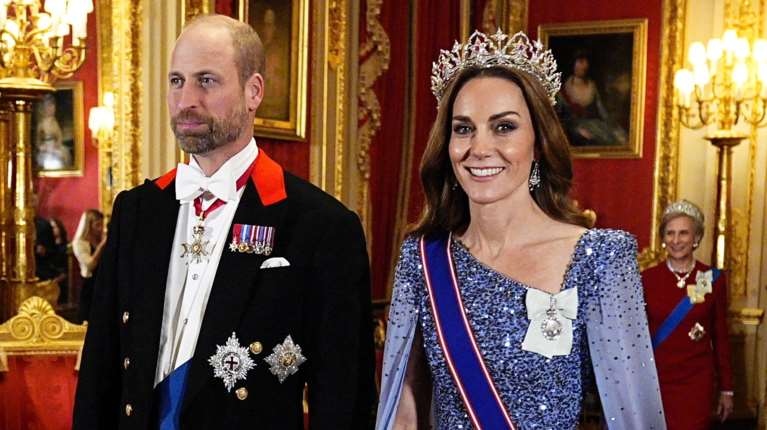 Με σπάνια τιάρα η Κέιτ Μίντλετον: Απαστράπτουσα στο γιορτινό δείπνο προς τιμήν του Γερμανού προέδρου