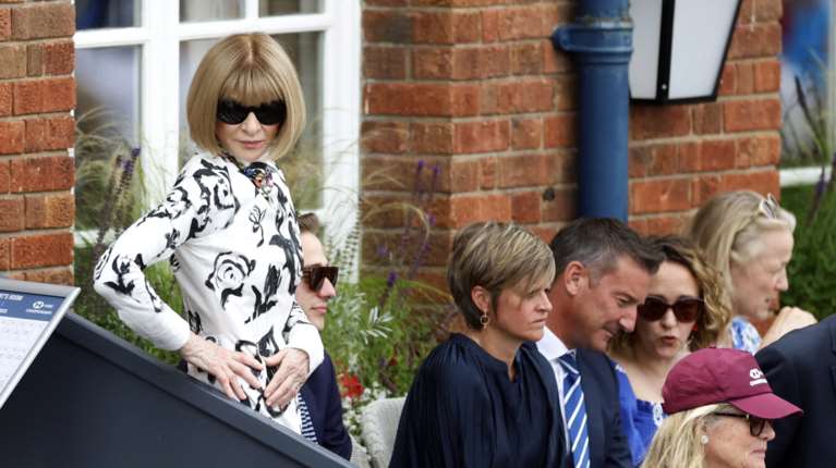 Τέλος εποχής: Η Άννα Γουίντουρ αποχωρεί από την αρχισυνταξία του Vogue μετά από 40 χρόνια