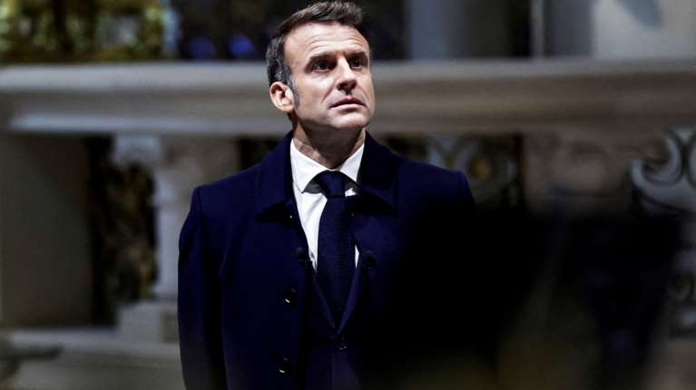 Κατηγορούν τον Μακρόν για ομοφοβία και ρατσισμό: Η έρευνα της Monde που τον &quot;καίει&quot; - Διαψεύδει το Ελιζέ
