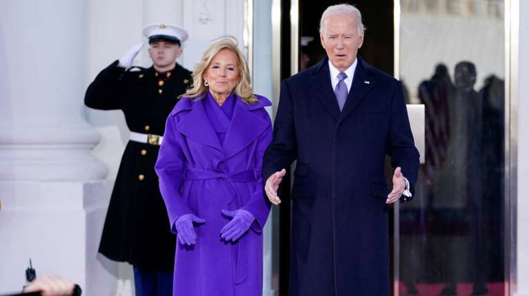 Τζο Μπάιντεν: Το τρυφερό άγγιγμα και η τελευταία φωτογραφία με την Τζιλ στον Λευκό Οίκο - &quot;Μια ακόμα selfie για τον δρόμο&quot;