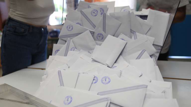 Δημοσκόπηση Οpinion Poll: 7 στους 10 ψηφοφόρους του ΠΑΣΟΚ υπέρ της έναρξης διαλόγου με άλλους στην κεντροαριστερά