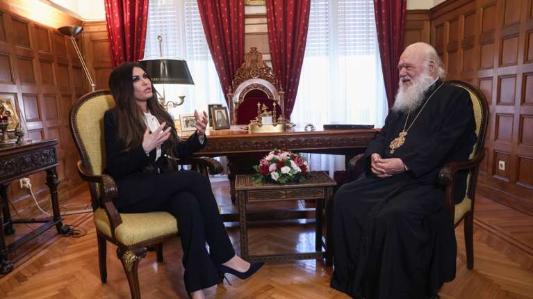 Στον Αρχιεπίσκοπο Ιερώνυμο η Κίμπερλι Γκίλφοϊλ: &quot;Ο Θεός να σας ευλογεί&quot; [βίντεο]