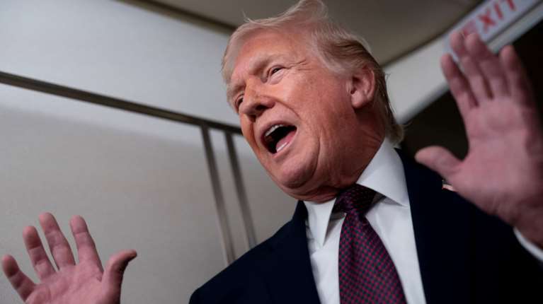 Απίστευτος Τραμπ: "Αύξησα τους δασμούς στην Ελβετία γιατί δεν μου άρεσε ο τρόπος που μου μίλησαν"