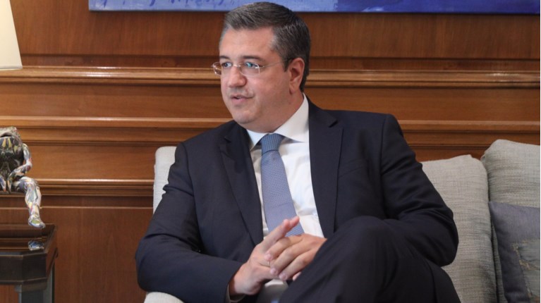 Απόστολος Τζιτζικώστας